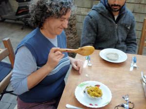 eating idlis orit